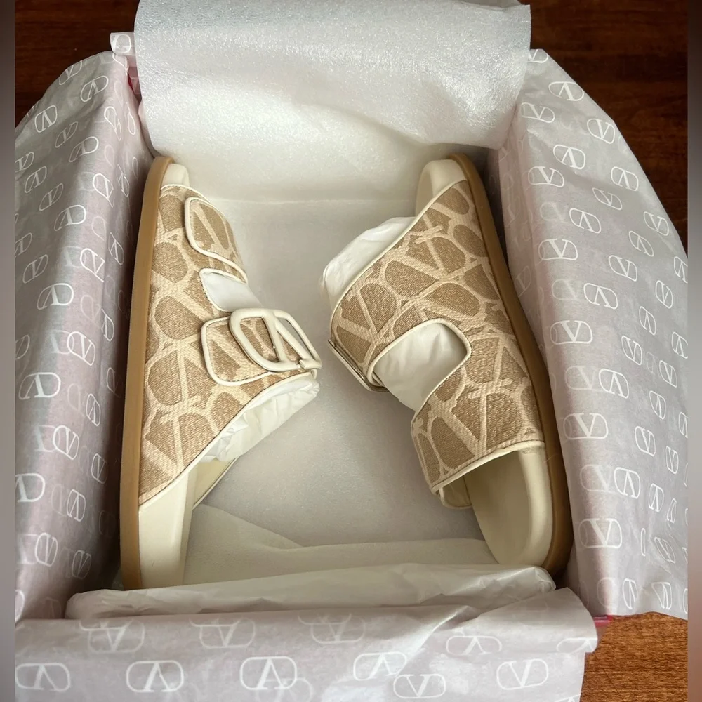 VALENTINO GARAVANI Off-White & Beige VLogo Toile Iconographe Sandals Size 39 - Picture 6 of 9